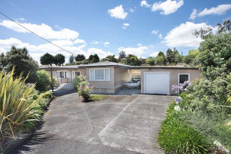 Photo of property in 19 Ingham Street, Halcombe, Feilding, 4779