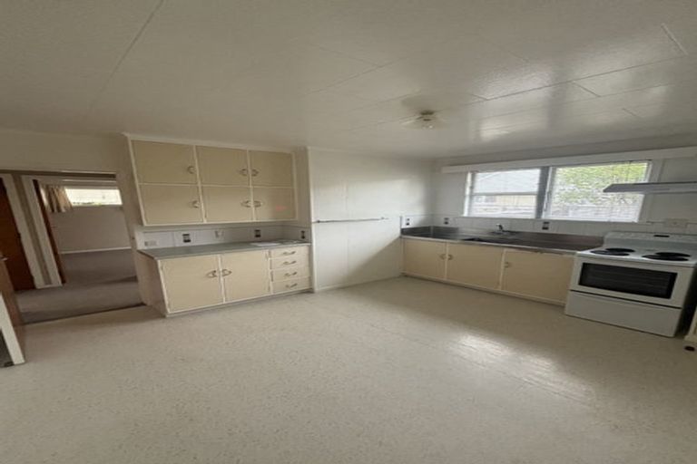 Photo of property in 5 Whirinaki Crescent, Heretaunga, Upper Hutt, 5018