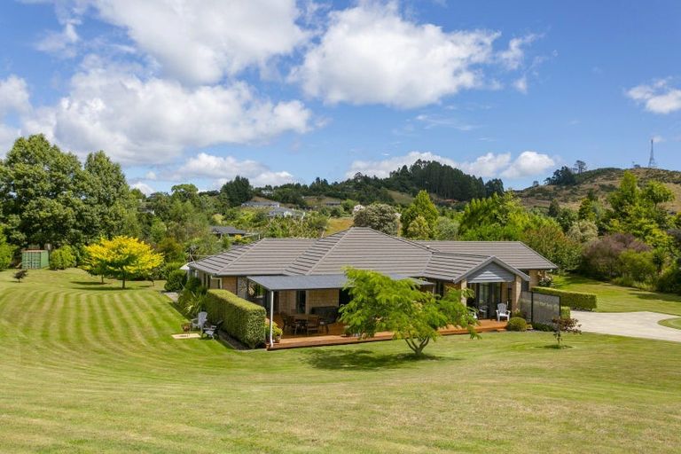 Photo of property in 18 Loch Views Road, Acacia Bay, Taupo, 3385