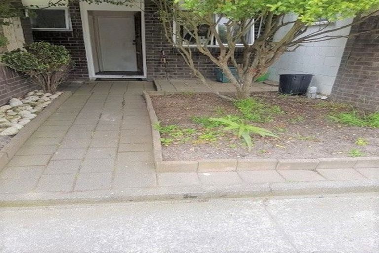 Photo of property in 2/31 Mana Avenue, Titahi Bay, Porirua, 5022