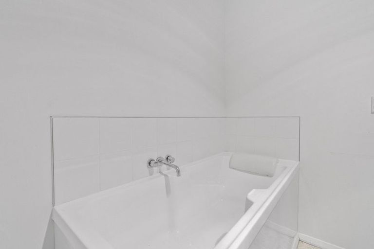 Photo of property in 76 Cambridge Street, Levin, 5510