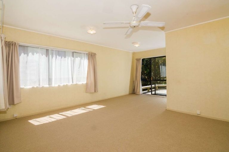 Photo of property in 10a Elizabeth Drive, West Harbour, Auckland, 0618