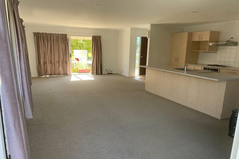 Photo of property in 4 Poaka Avenue, Takanini, 2112