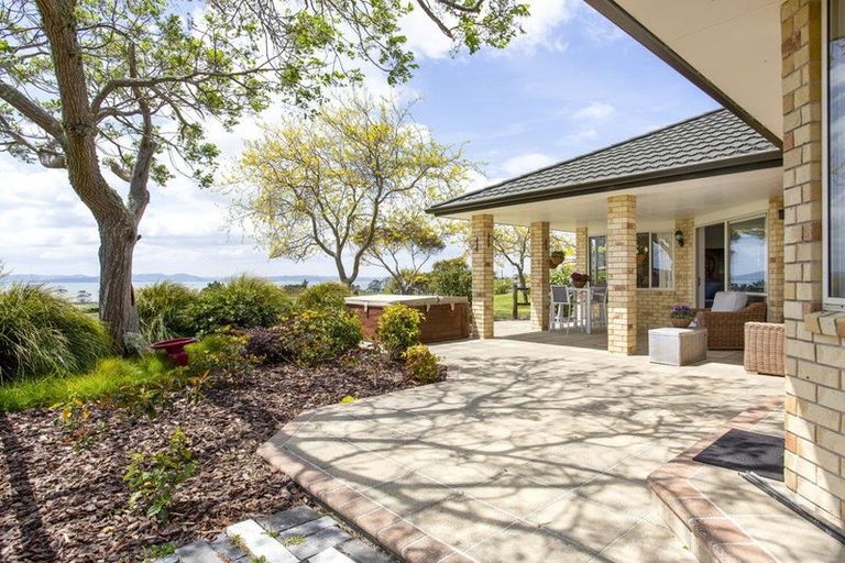 Photo of property in 2247 South Head Road, South Head, Helensville, 0874