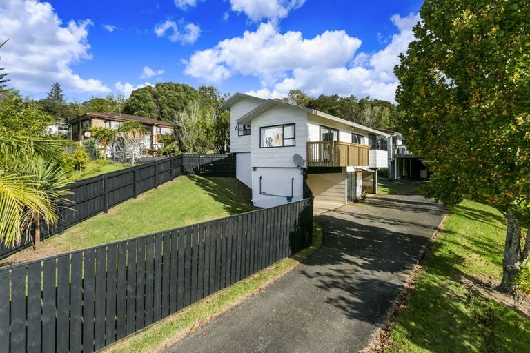 Photo of property in 1/14 Greenvalley Rise, Glenfield, Auckland, 0629