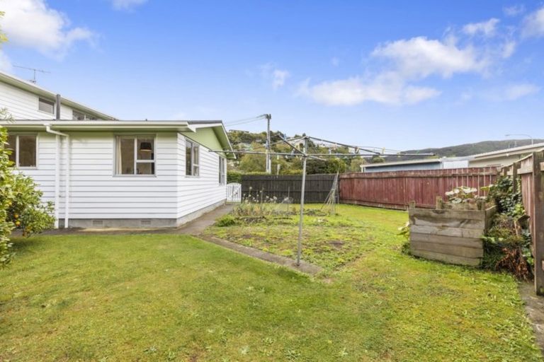 Photo of property in 5 George Street, Stokes Valley, Lower Hutt, 5019