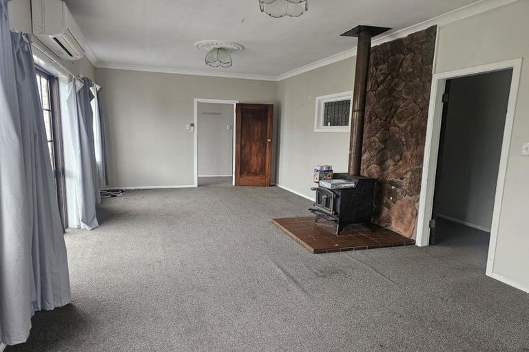 Photo of property in 414 Stokes Valley Road, Stokes Valley, Lower Hutt, 5019