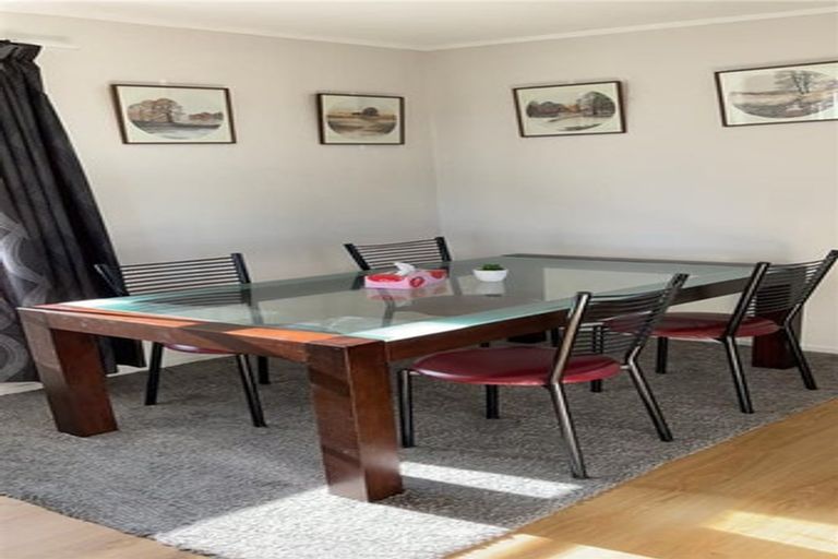 Photo of property in 7 Hueglow Rise, West Harbour, Auckland, 0618