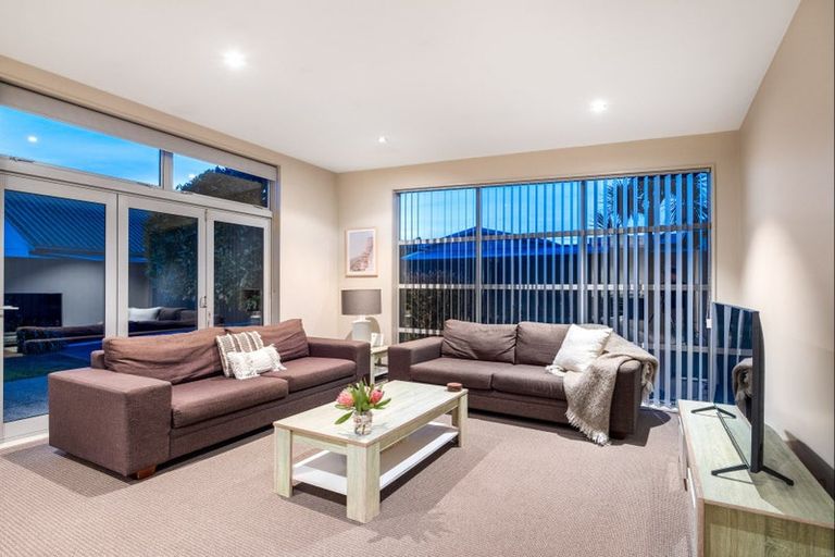 Photo of property in 73 Beach Road, North New Brighton, Christchurch, 8083