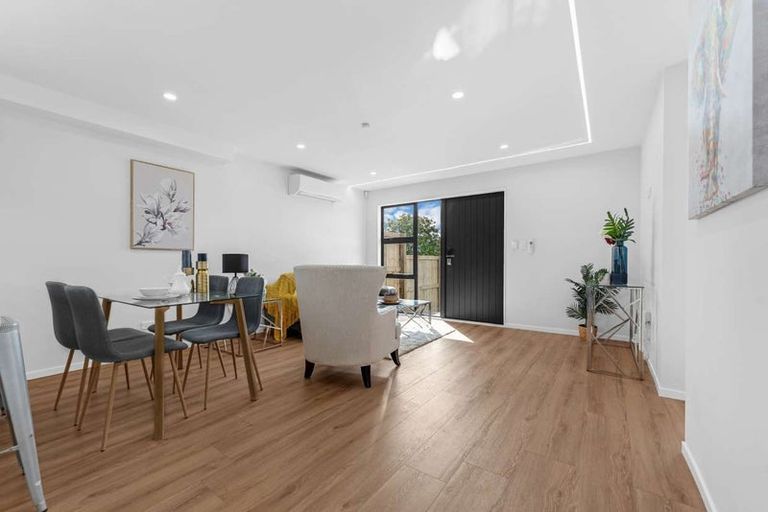 Photo of property in 3/1 Benita Place, Sunnyvale, Auckland, 0612