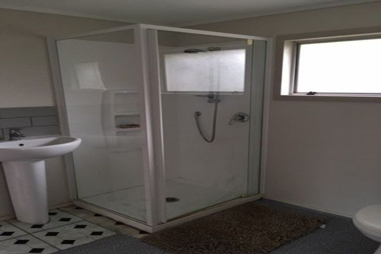 Photo of property in 33 Elliston Crescent, Stanmore Bay, Whangaparaoa, 0932