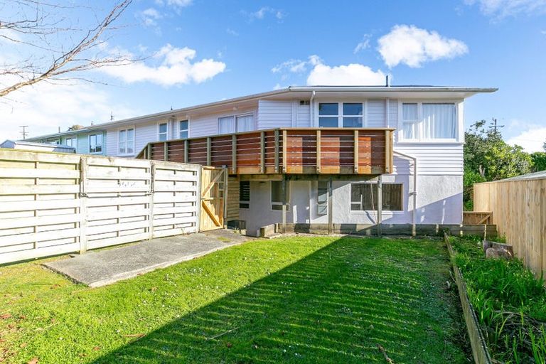 Photo of property in 32 Lynda Avenue, Paparangi, Wellington, 6037