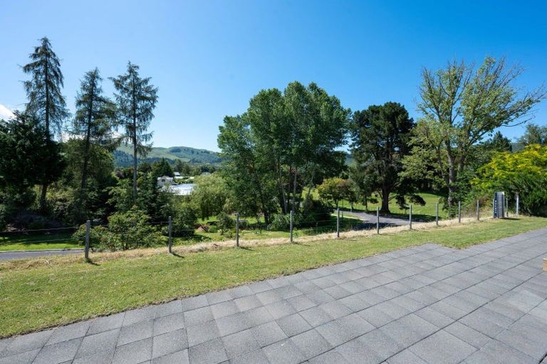 Photo of property in 2 Lakemere Way, Kinloch, Taupo, 3377