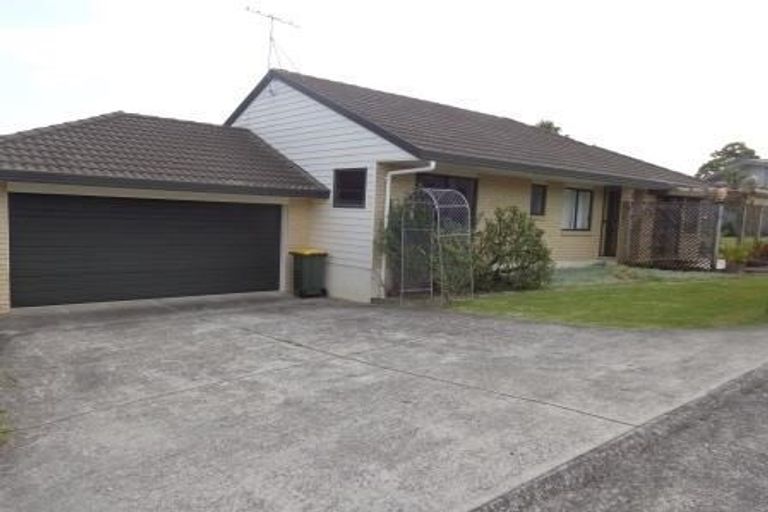Photo of property in 6 Lantana Road, Green Bay, Auckland, 0604