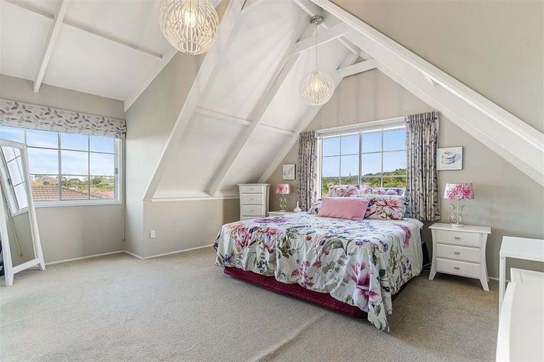 Photo of property in 65 Aviemore Drive, Highland Park, Auckland, 2010