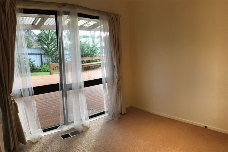 Photo of property in 8a Croydon Road, New Lynn, Auckland, 0600