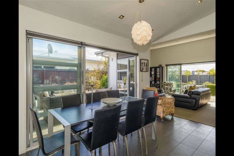 Photo of property in 29 Woodhaven Place, Parklands, Christchurch, 8083