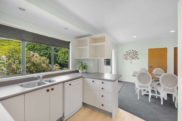Photo of property in 6 Pararewa Drive, Whalers Gate, New Plymouth, 4310