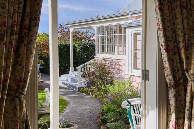 Photo of property in 10 Cotter Street, Greytown, 5712