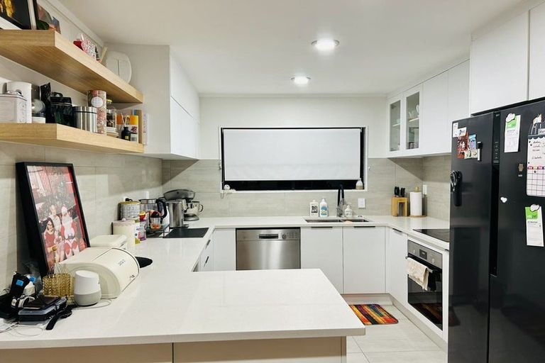 Photo of property in 13 Sunward Rise, Glenfield, Auckland, 0629