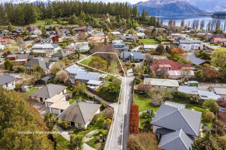 Photo of property in 18 Heuchan Lane, Wanaka, 9305