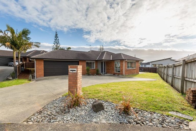 Photo of property in 16 Mcwhirters Farm Lane, Massey, Auckland, 0614