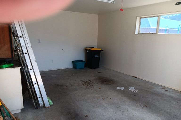 Photo of property in 187 The Parade, Island Bay, Wellington, 6023