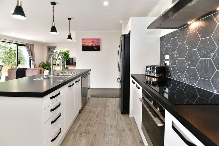 Photo of property in 35 St James Avenue, Helensville, 0800