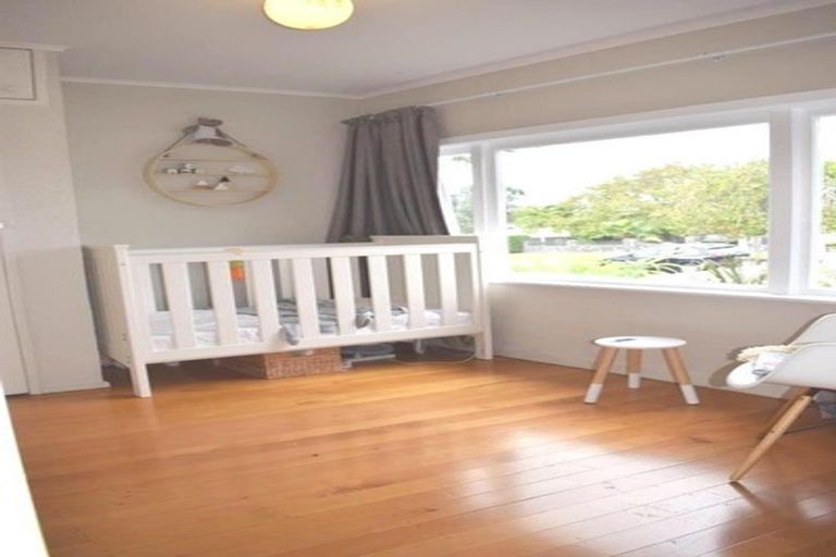 Photo of property in 2/6 Rothesay Bay Road, Rothesay Bay, Auckland, 0630