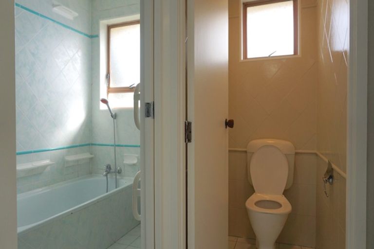 Photo of property in 3/38 Ballater Place, Highland Park, Auckland, 2010