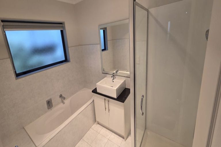 Photo of property in 33 Edgewood Way, Henderson, Auckland, 0612