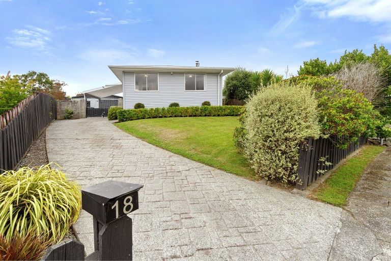 Photo of property in 18 Omaha Grove, Totara Park, Upper Hutt, 5018