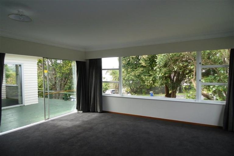 Photo of property in 9 Valkyria Place, Beach Haven, Auckland, 0626