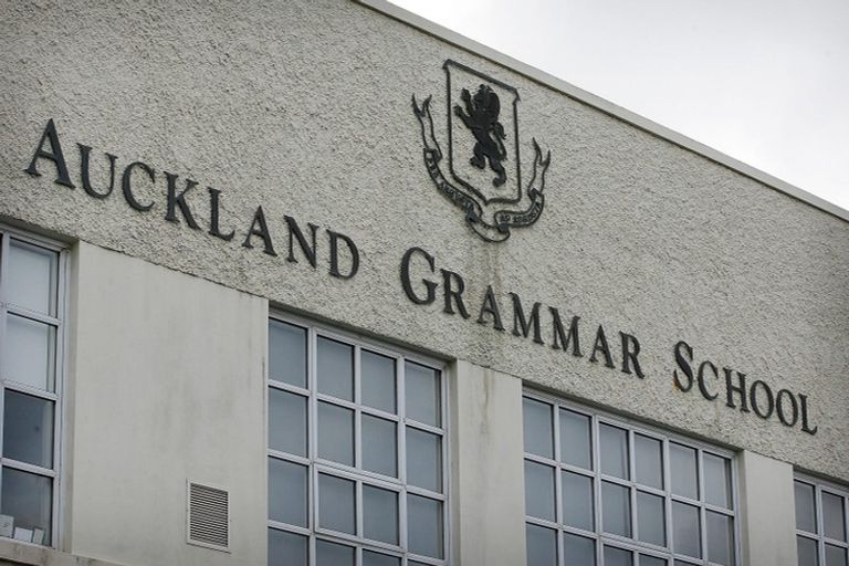 Photo of property in 10/11 Tawera Road, Greenlane, Auckland, 1051