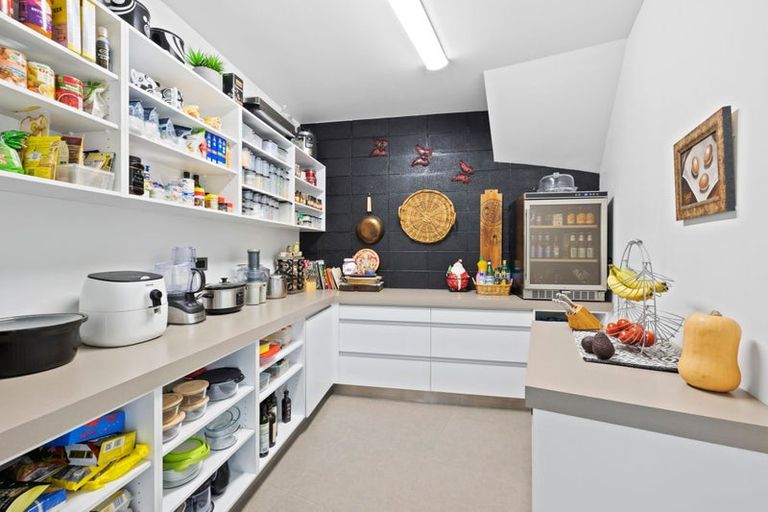 Photo of property in 48b Nevada Drive, Merrilands, New Plymouth, 4312