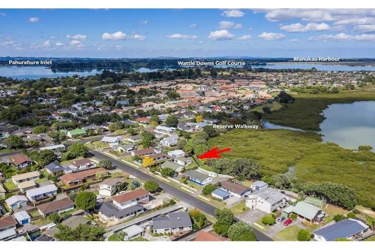 Photo of property in 10 Seaward Place, Wattle Downs, Auckland, 2103