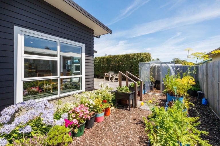 Photo of property in 2b Alton Place, Hokowhitu, Palmerston North, 4410