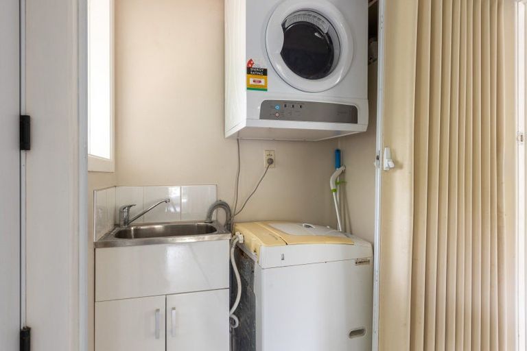 Photo of property in 10 Wallath Road, Westown, New Plymouth, 4310