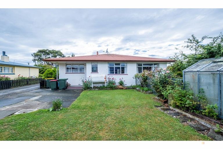 Photo of property in 1 Regent Street, Waimate, 7924