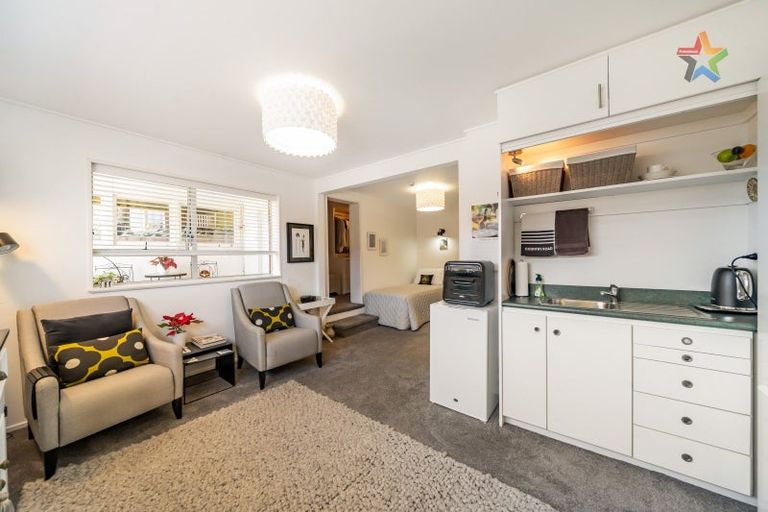 Photo of property in 8 Summit Road, Fairfield, Lower Hutt, 5011