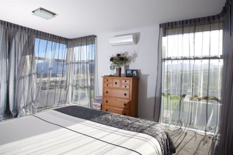 Photo of property in 18 Urquhart Place, Wanaka, 9305