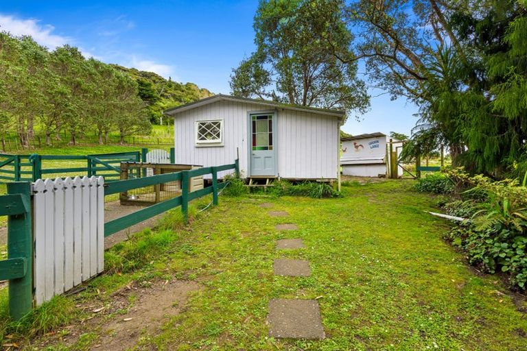 Photo of property in 90 Lone Kauri Road, Karekare, Auckland, 0772