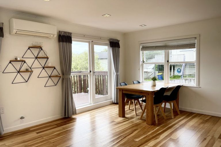 Photo of property in 1/894 East Coast Road, Northcross, Auckland, 0630