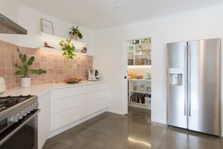 Photo of property in 60 Racecourse Road, Whitianga, 3510