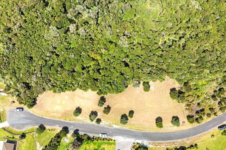 Photo of property in 129 Stratford Drive, Cable Bay, 0420