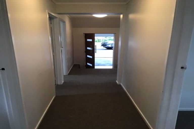 Photo of property in 14 Eugen Place, Bayview, Auckland, 0629