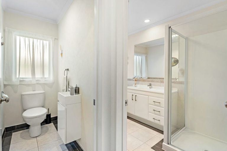 Photo of property in 1 Zara Court, Flat Bush, Auckland, 2016