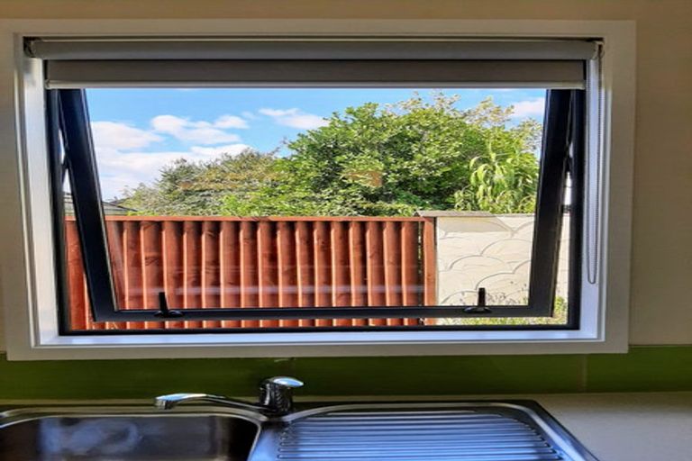 Photo of property in 39 Divich Avenue, Te Atatu South, Auckland, 0610