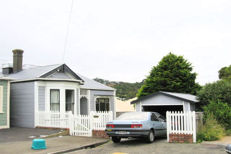 Photo of property in 2 Chatham Street, Berhampore, Wellington, 6023