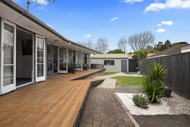 Photo of property in 48 Sandspit Road, Waiuku, 2123